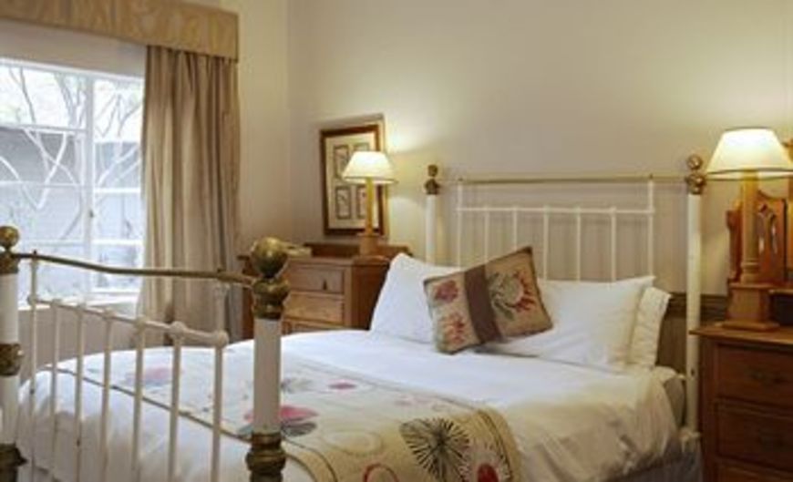 Shangri-La Country Hotel