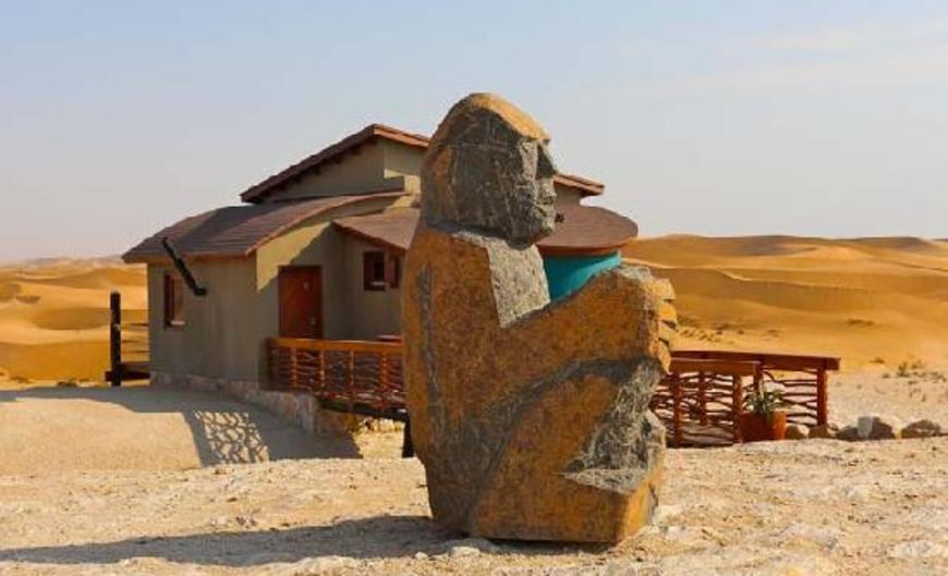 Desert Breeze Lodge Villa